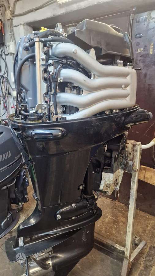 Suzuki Df 140, keturtakčiai pakabinami