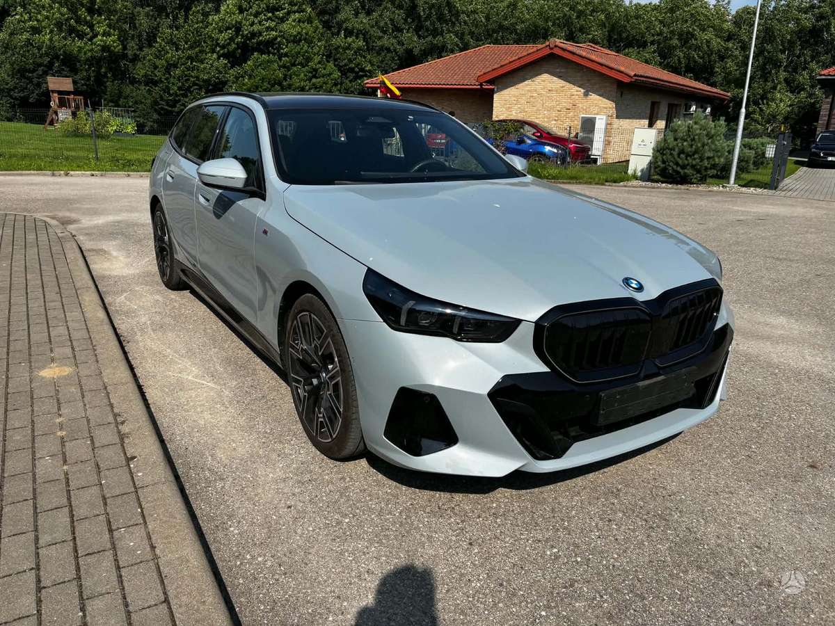 BMW i5, Универсал