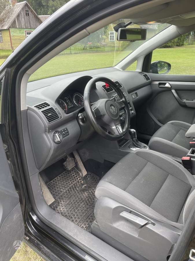 Volkswagen Touran - 8