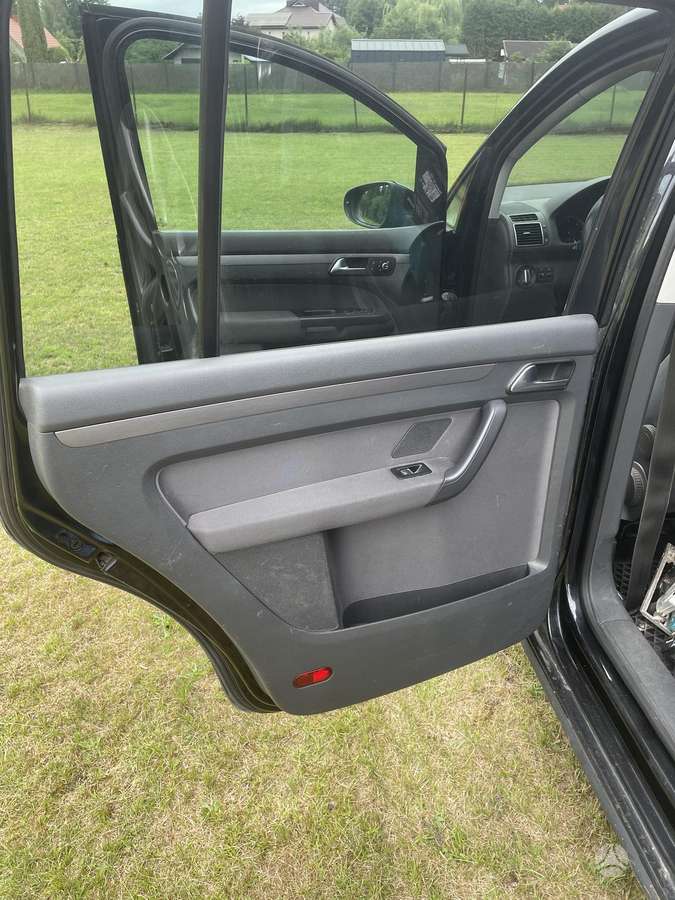 Volkswagen Touran - 9