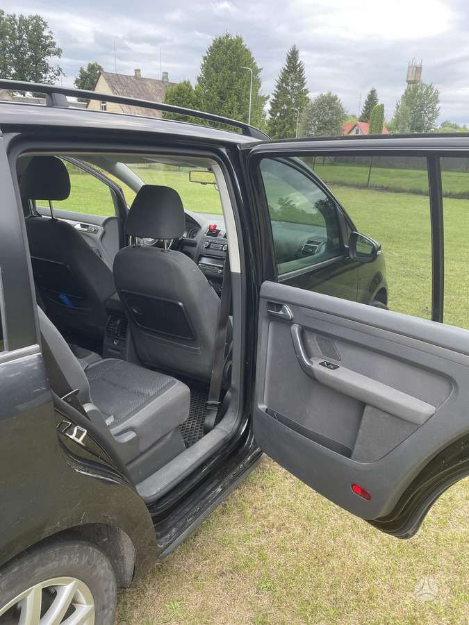 Volkswagen Touran - 10