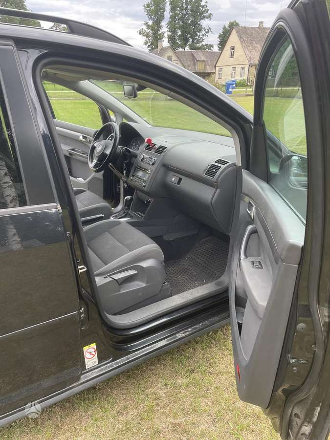 Volkswagen Touran - 11
