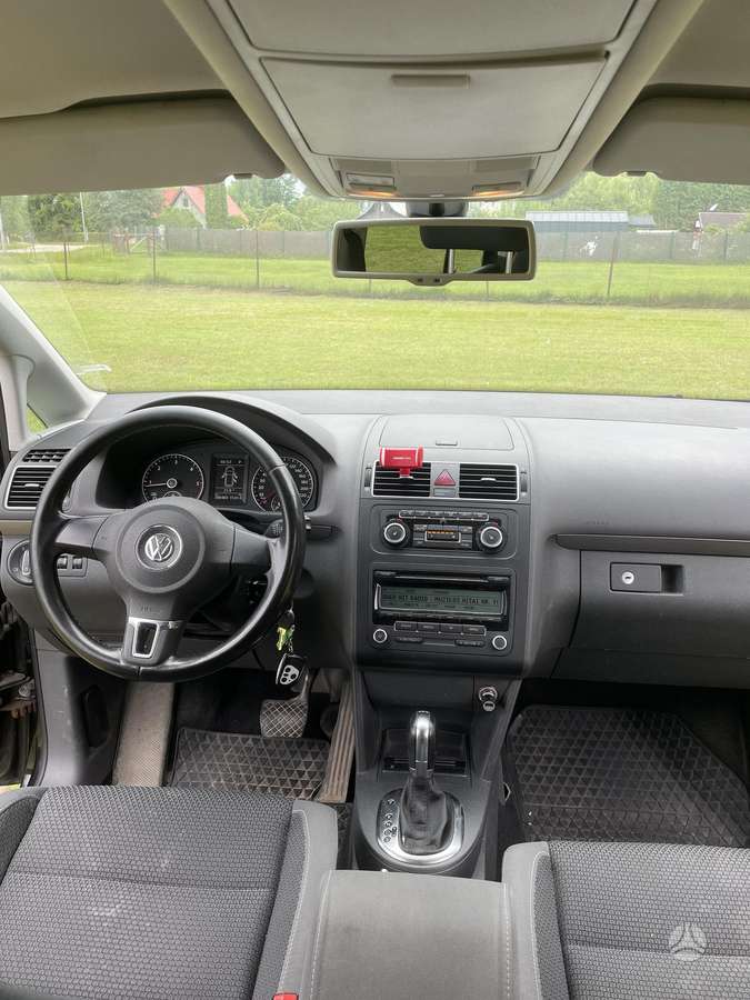Volkswagen Touran - 12