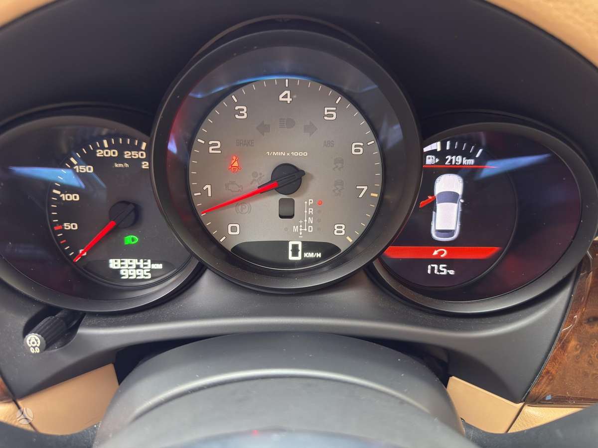 Porsche Macan - 11