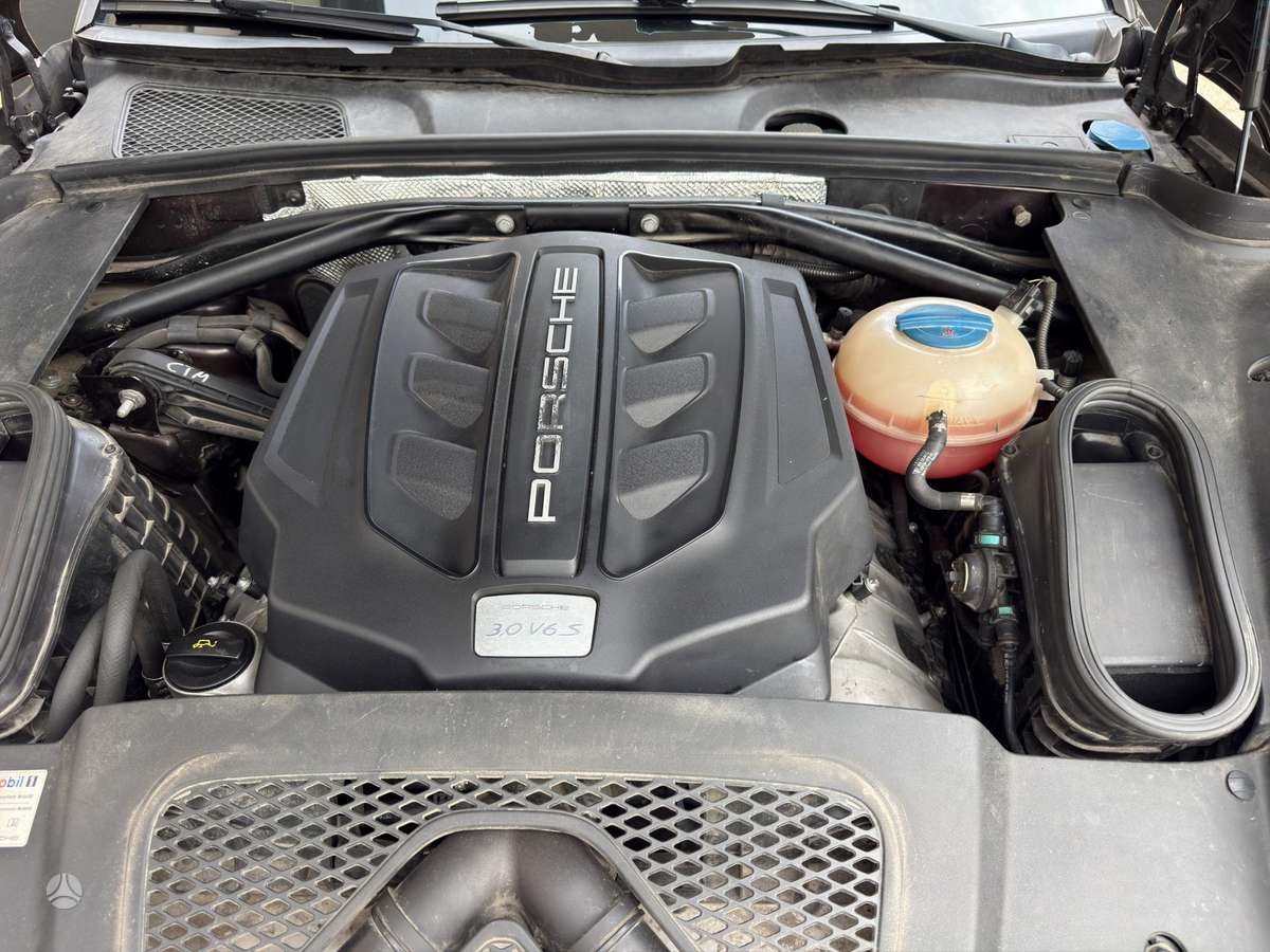 Porsche Macan, 3.0 l., off-road / crossover