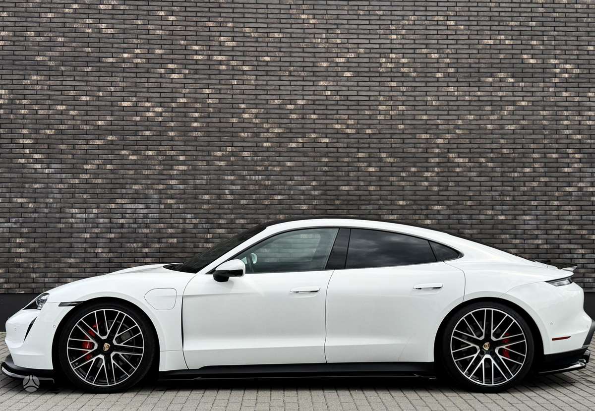 Porsche Taycan - 7