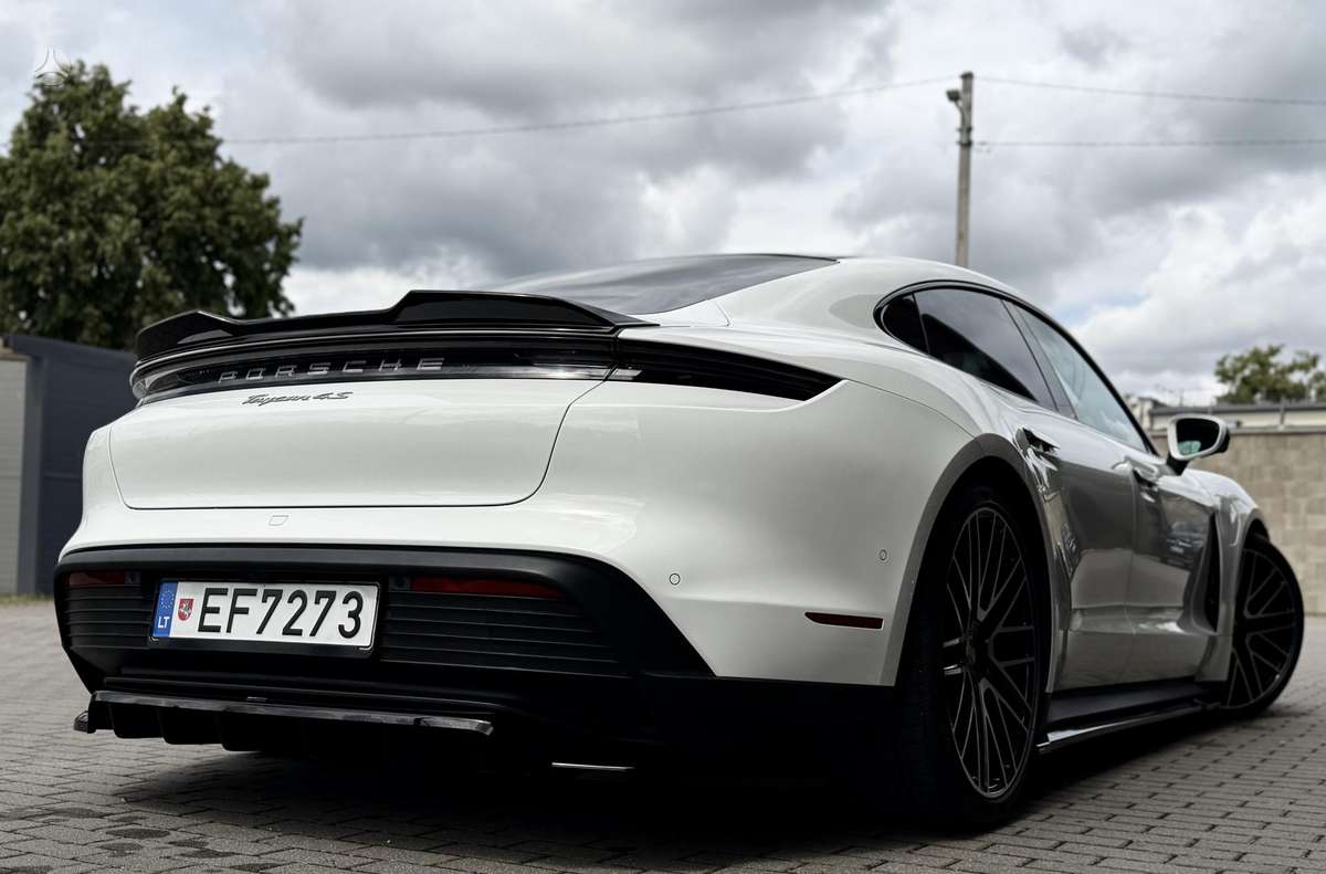 Porsche Taycan - 8