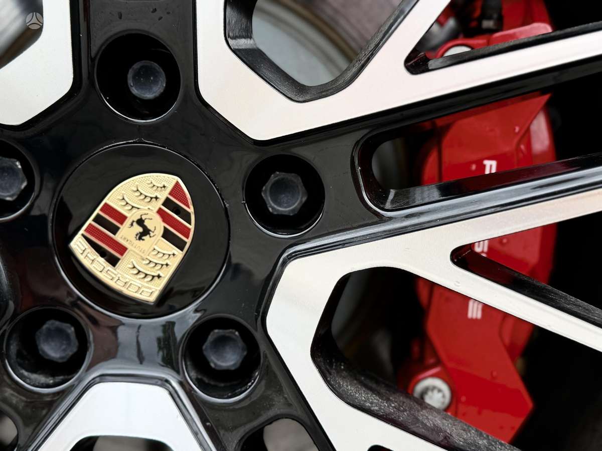Porsche Taycan - 10