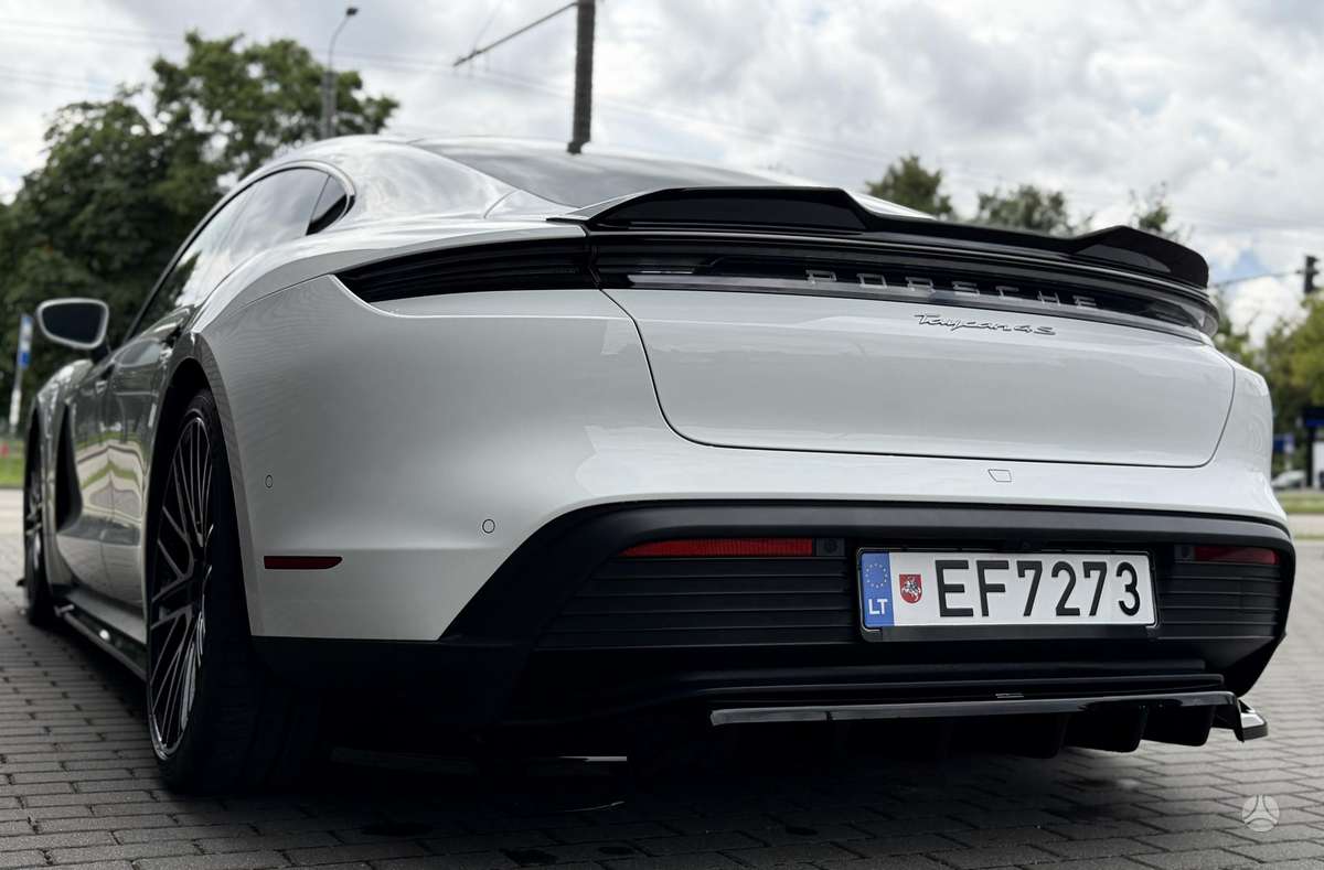 Porsche Taycan - 12