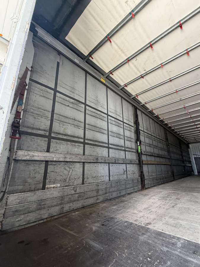 Krone, curtain / tarpaulin