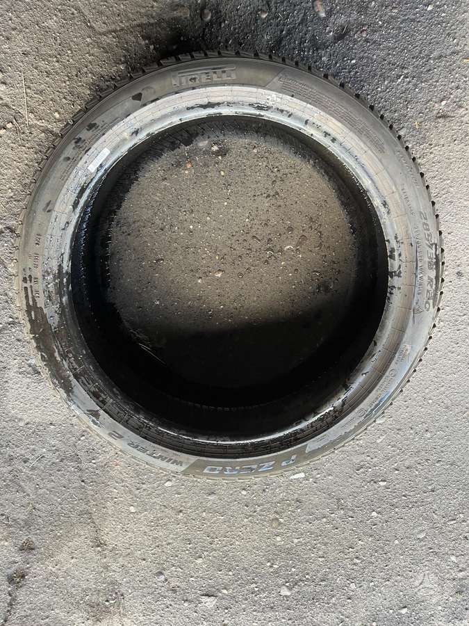 Pirelli P ZERO WINTER 2, žieminės 285/35 R20