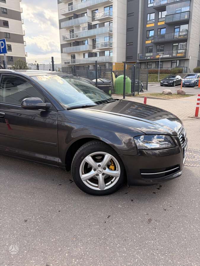 Audi A3, 1.6 l., hatchback