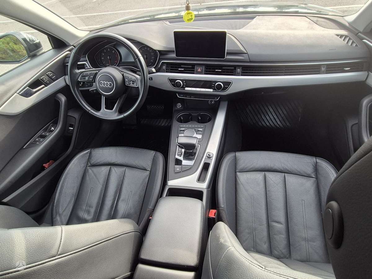 Audi A4, 2.0 l., Седан