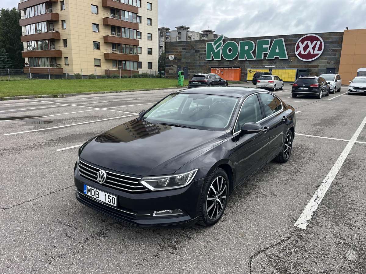 Volkswagen Passat - 1