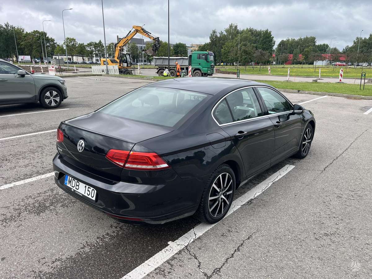 Volkswagen Passat - 4
