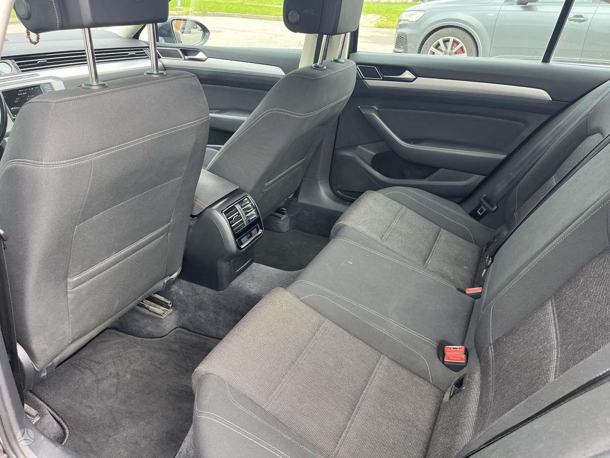 Volkswagen Passat - 11