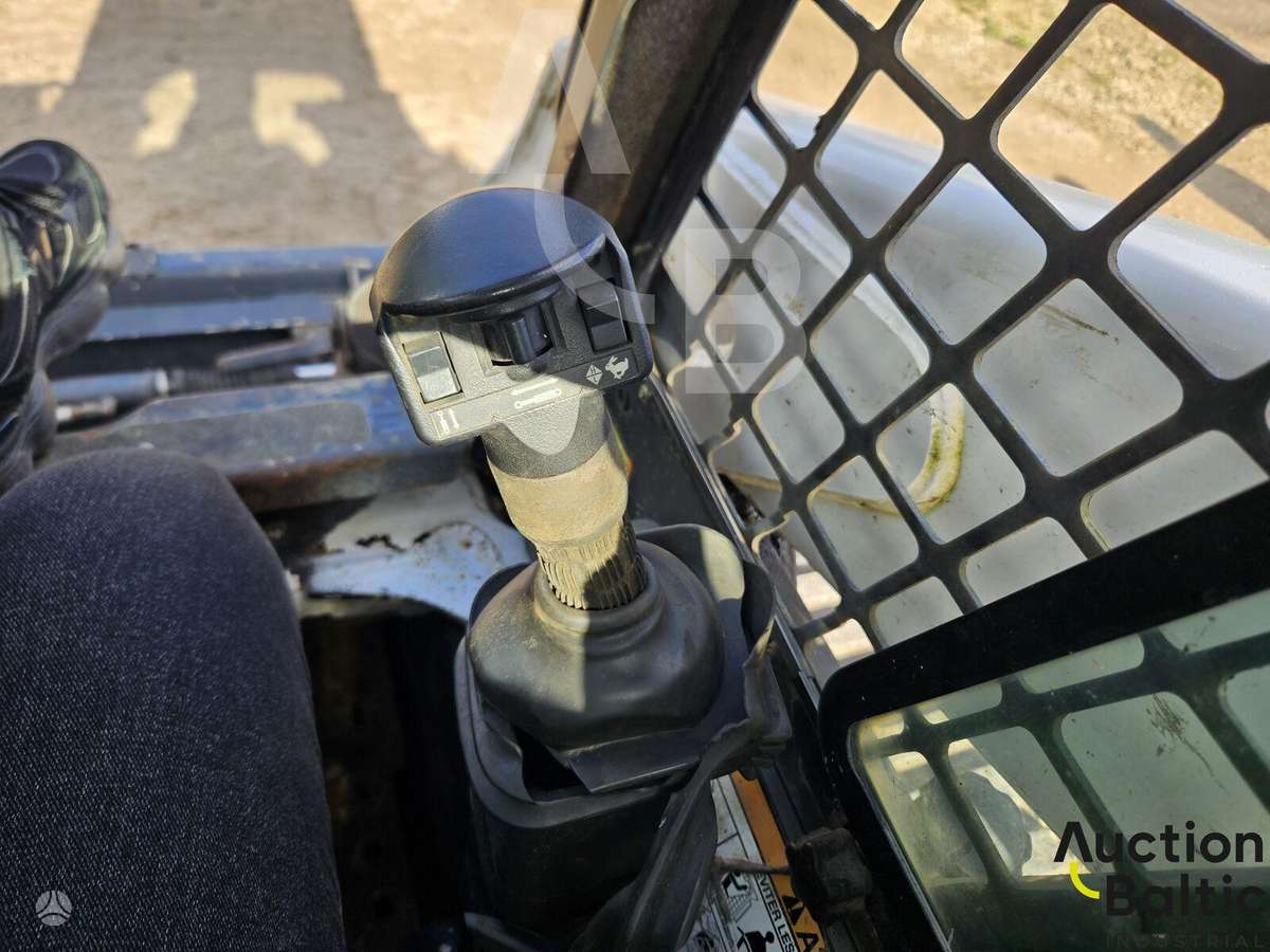 Bobcat T 300, mini loaders