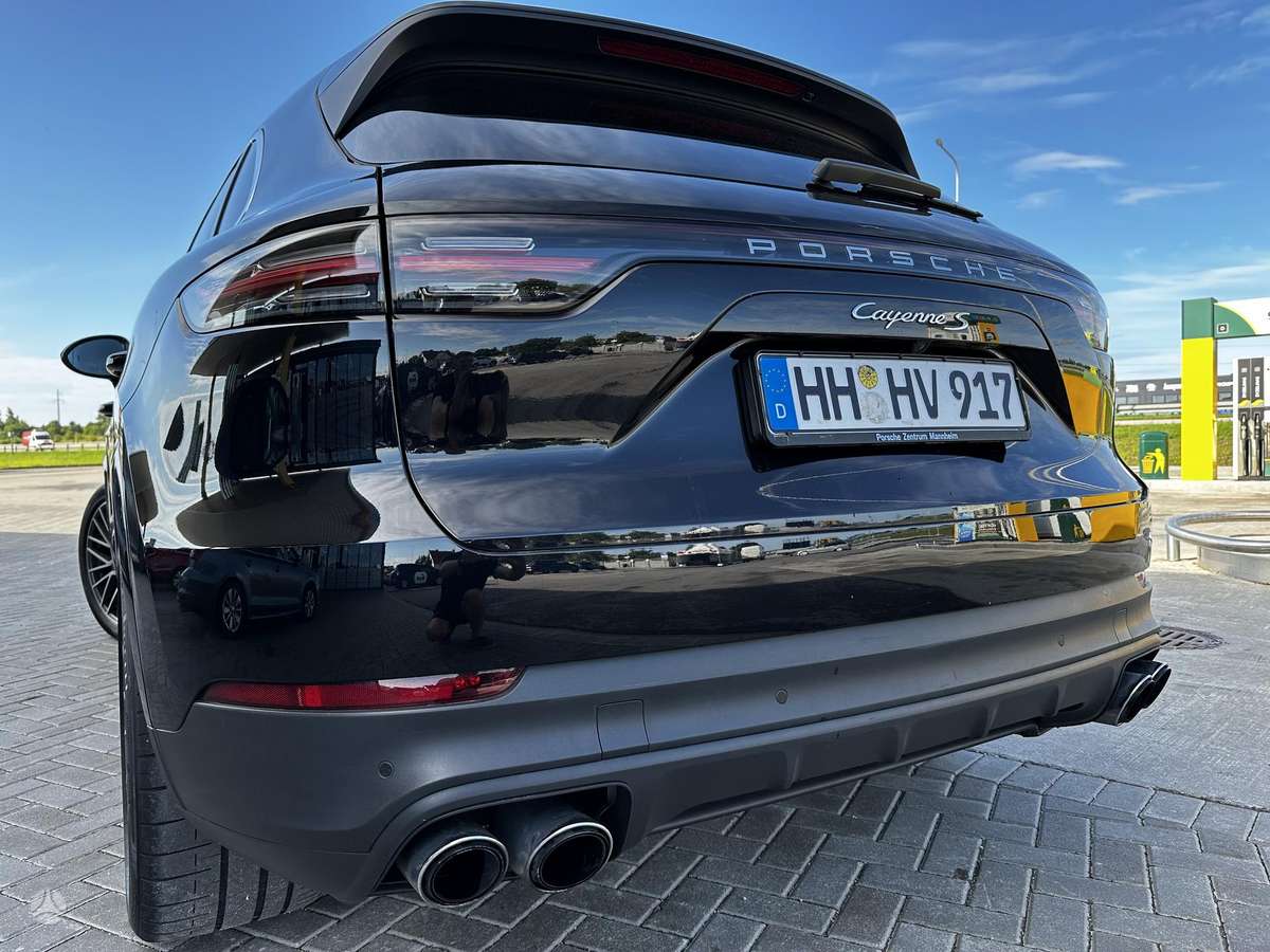 Porsche Cayenne - 4