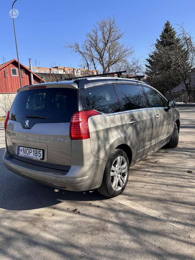 Peugeot 5008 - 5