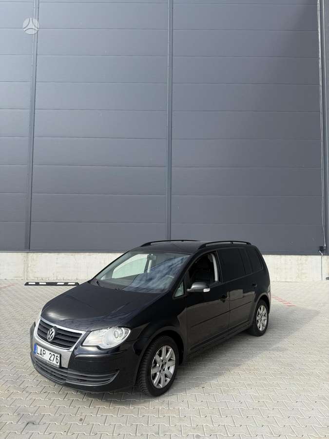 Volkswagen Touran - 1