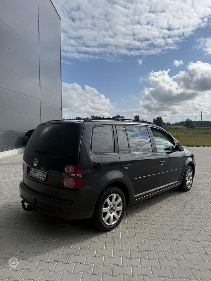 Volkswagen Touran - 4
