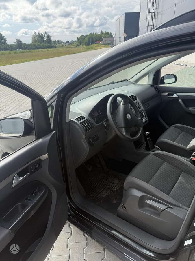 Volkswagen Touran - 5