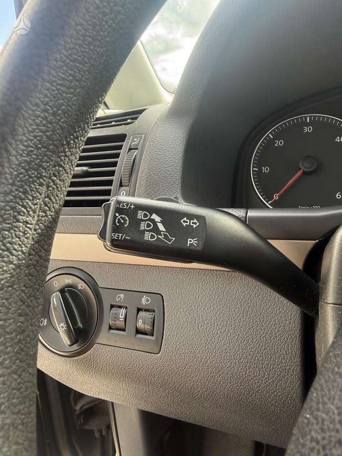 Volkswagen Touran - 8