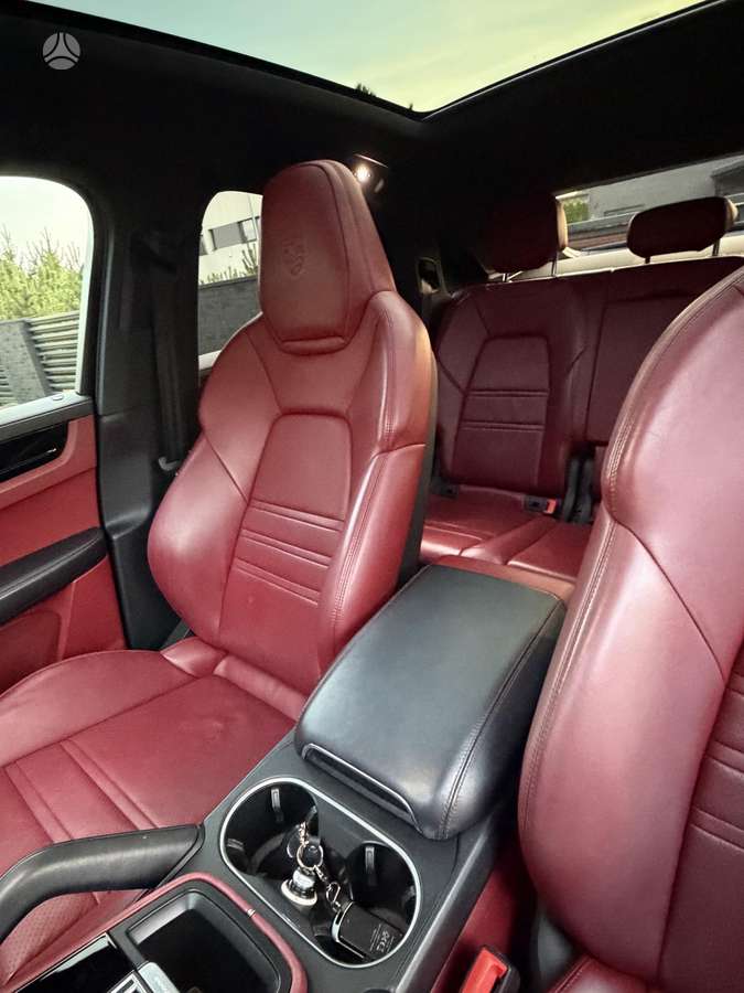 Porsche Cayenne Coupe - 12