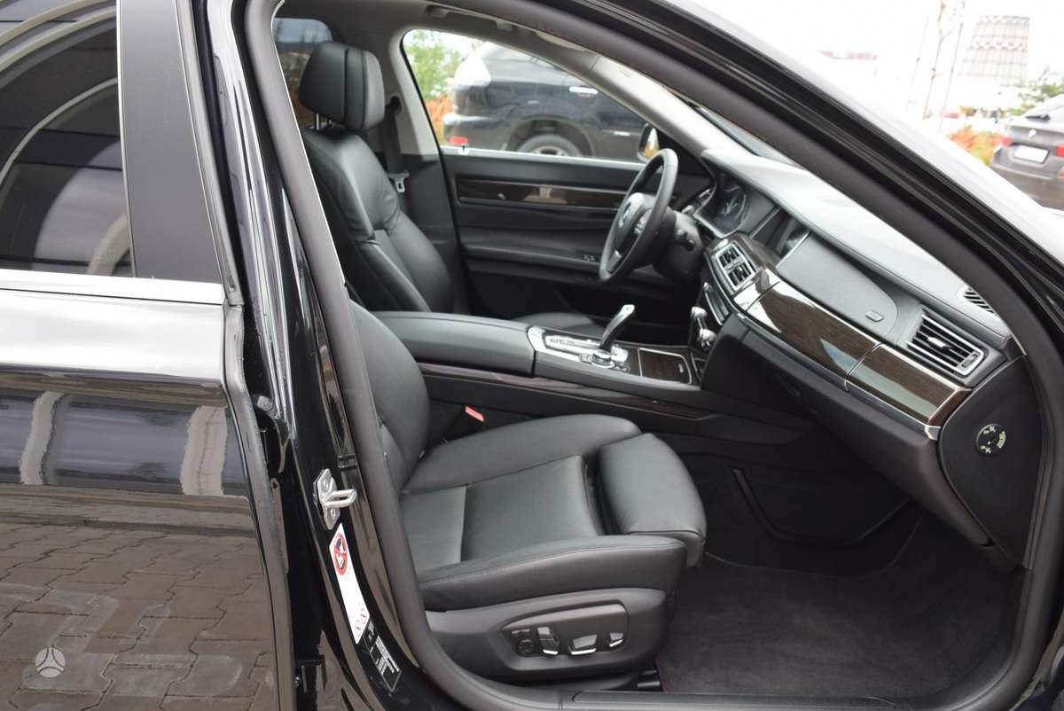 BMW 730, 3.0 l., Седан