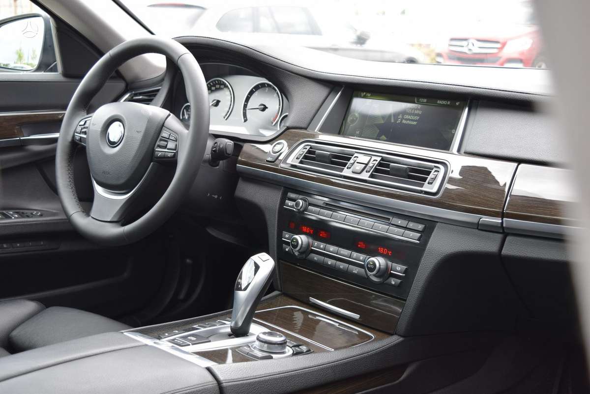 BMW 730, 3.0 l., Седан