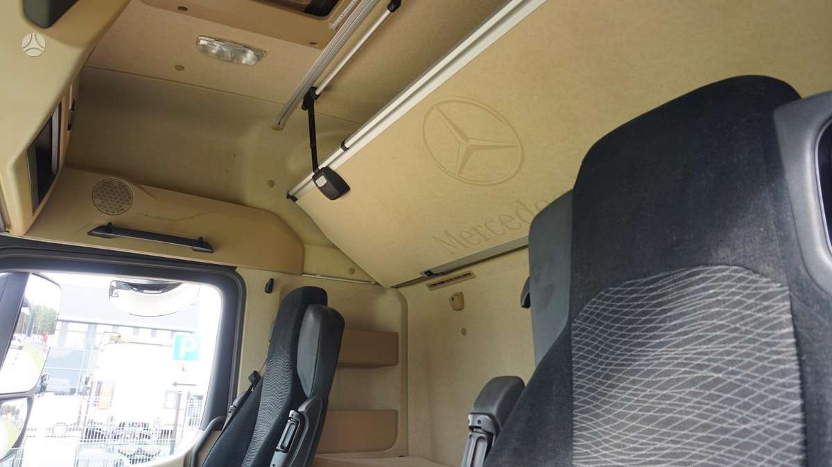 Mercedes-Benz Actros 1845, double sleeper