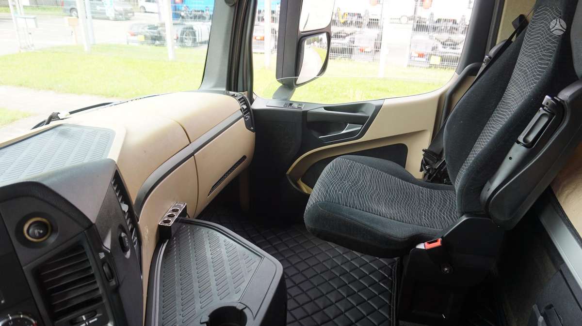 Mercedes-Benz Actros 1845, double sleeper
