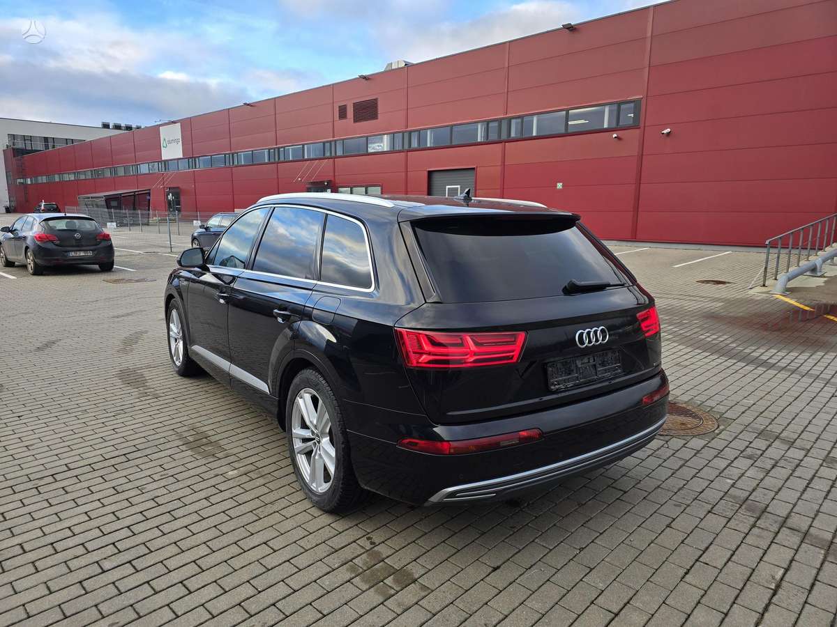 Audi Q7 e-tron, 3.0 l., off-road / crossover