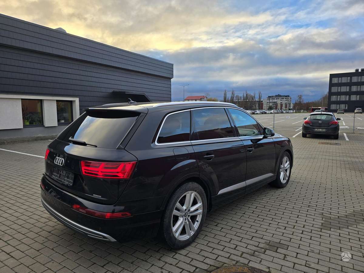Audi Q7 e-tron, 3.0 l., off-road / crossover
