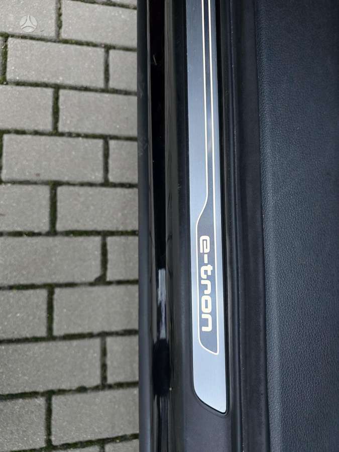 Audi Q7 e-tron, 3.0 l., Внедорожник / Кроссовер