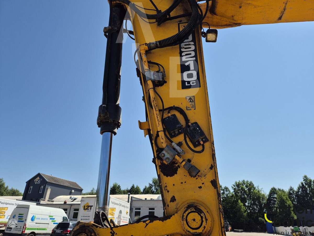 JCB JS 210 LC, ekskavatoriai