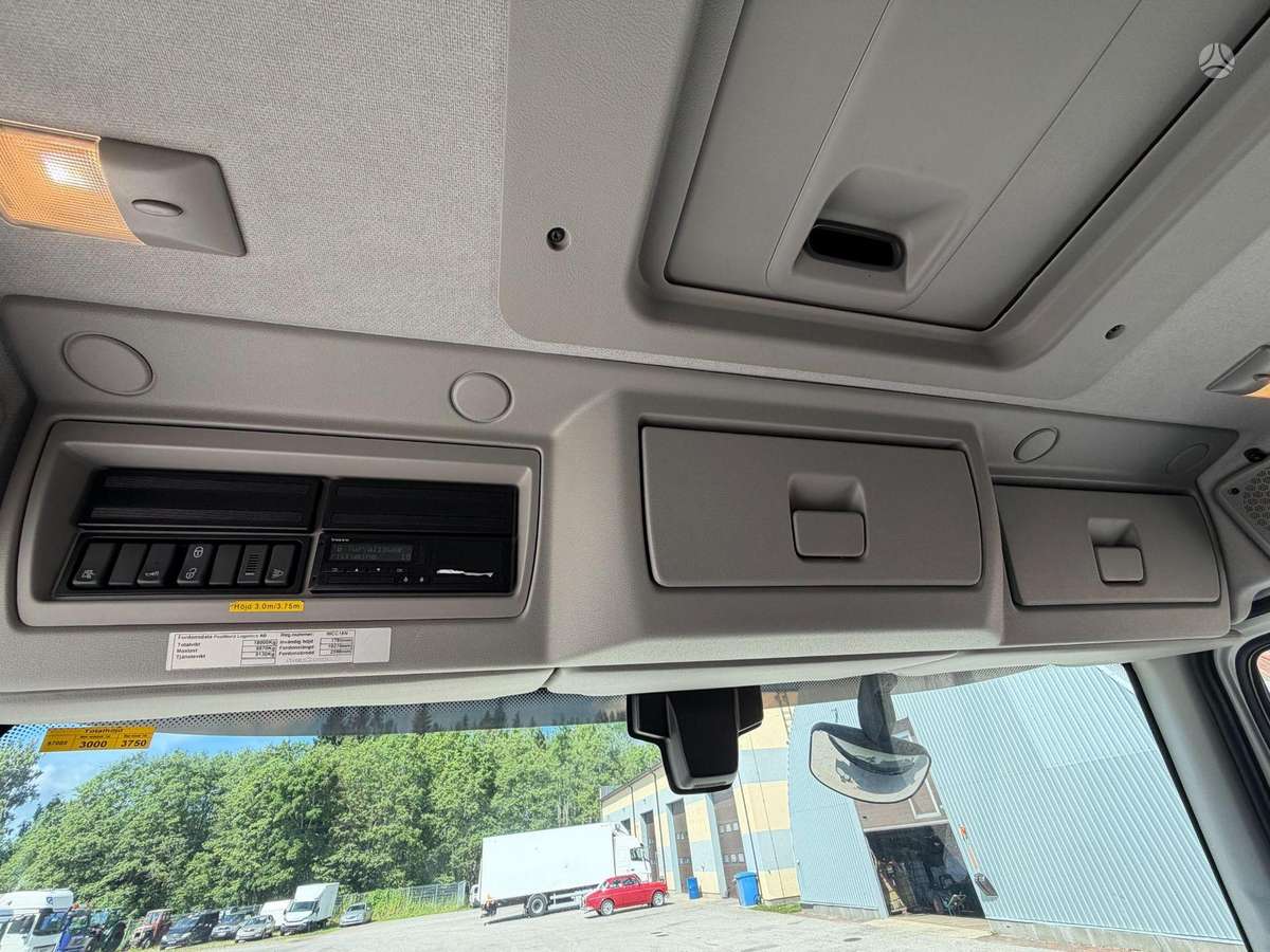 Volvo FL250, box trucks / box vans