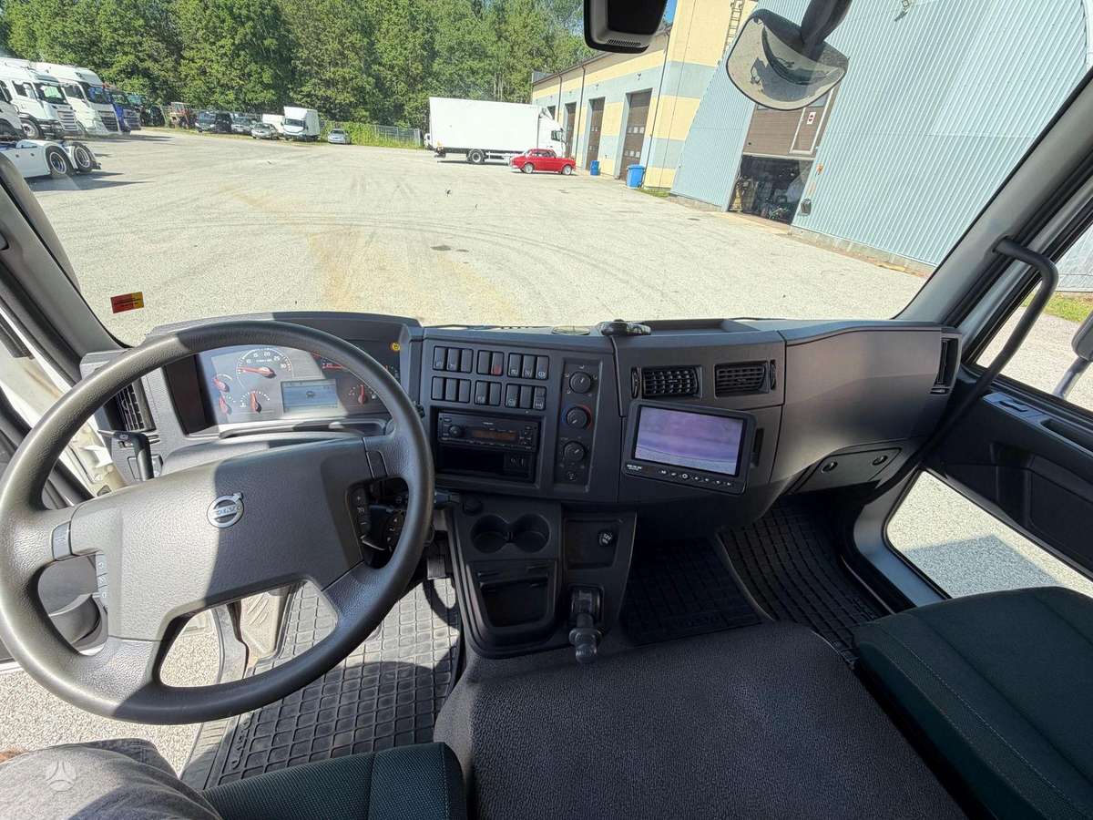 Volvo FL250, box trucks / box vans