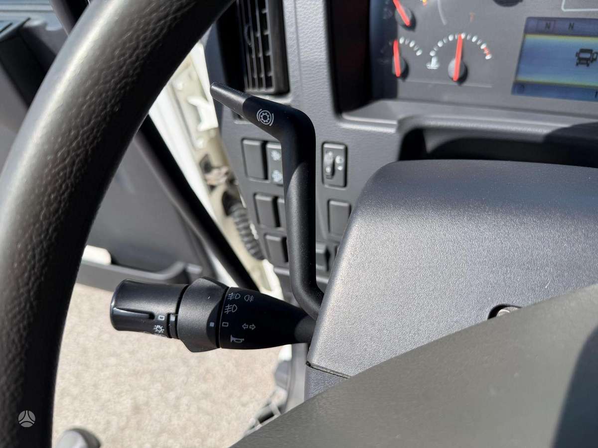 Volvo FL250, box trucks / box vans