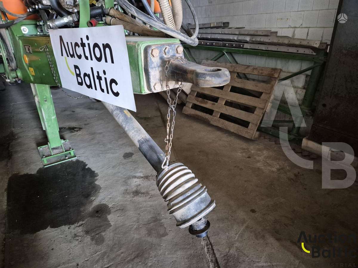 Amazone UX 5200, sprayers