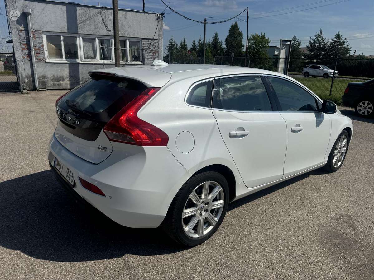 Volvo V40, 1.6 l., Хэтчбек
