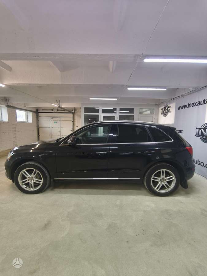 Audi Q5, 2.0 l., off-road / crossover
