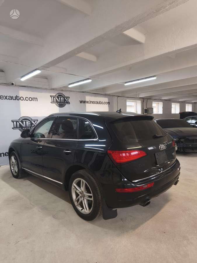 Audi Q5, 2.0 l., off-road / crossover