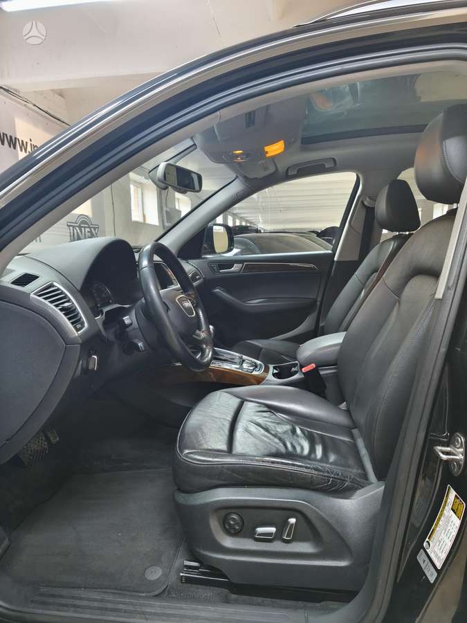 Audi Q5, 2.0 l., off-road / crossover