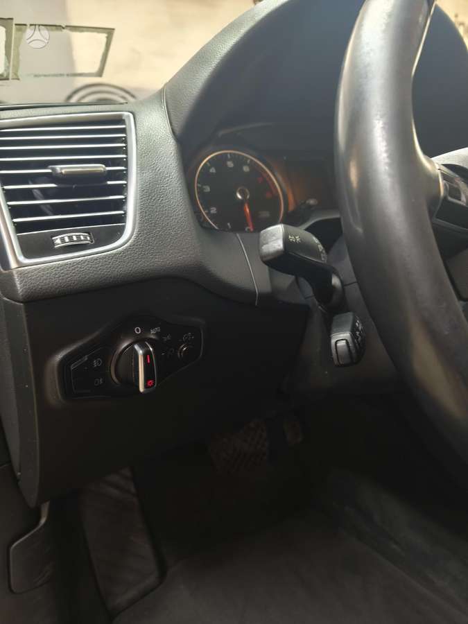 Audi Q5, 2.0 l., off-road / crossover