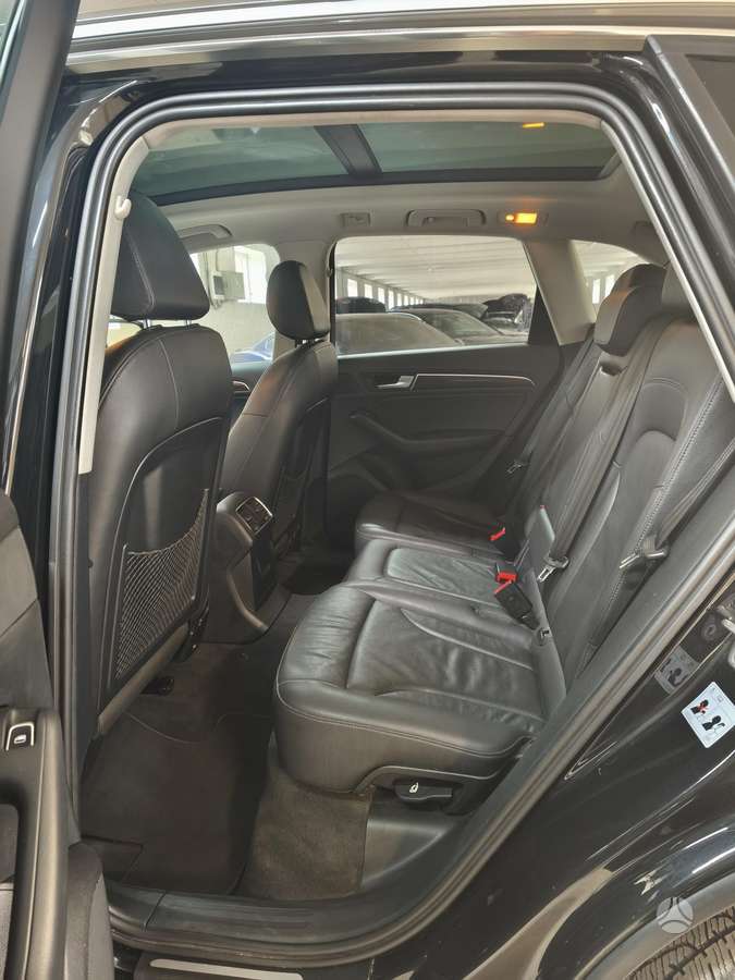 Audi Q5, 2.0 l., off-road / crossover