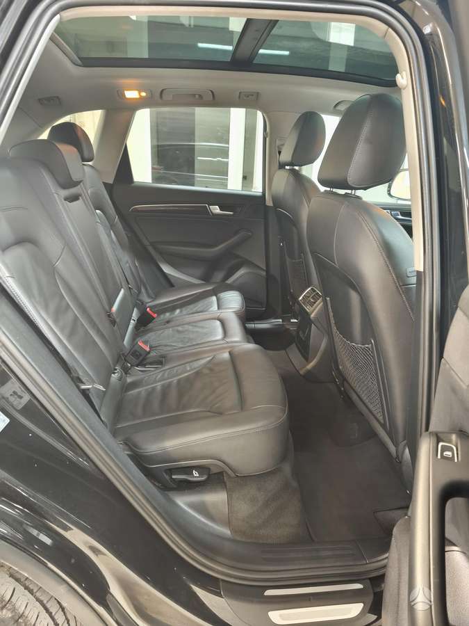 Audi Q5, 2.0 l., off-road / crossover