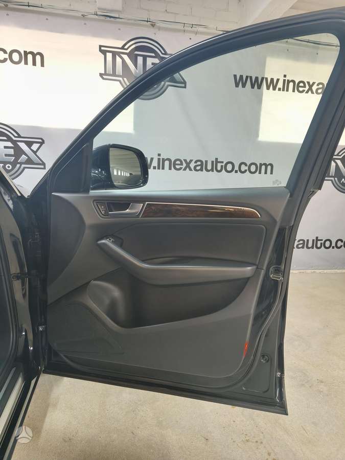 Audi Q5, 2.0 l., off-road / crossover