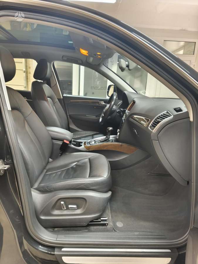 Audi Q5, 2.0 l., off-road / crossover