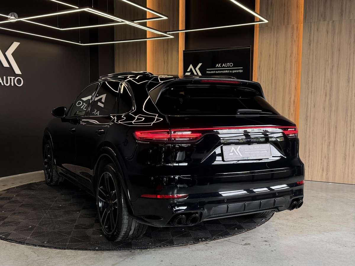 Porsche Cayenne, 2.9 l., off-road / crossover